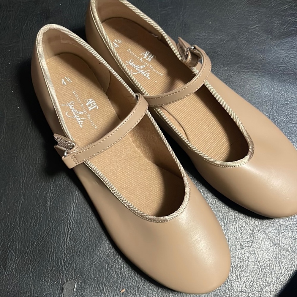 Girls tap shoes